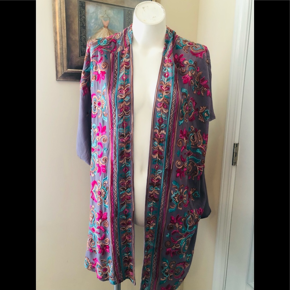Beautiful embroidery Umgee vest